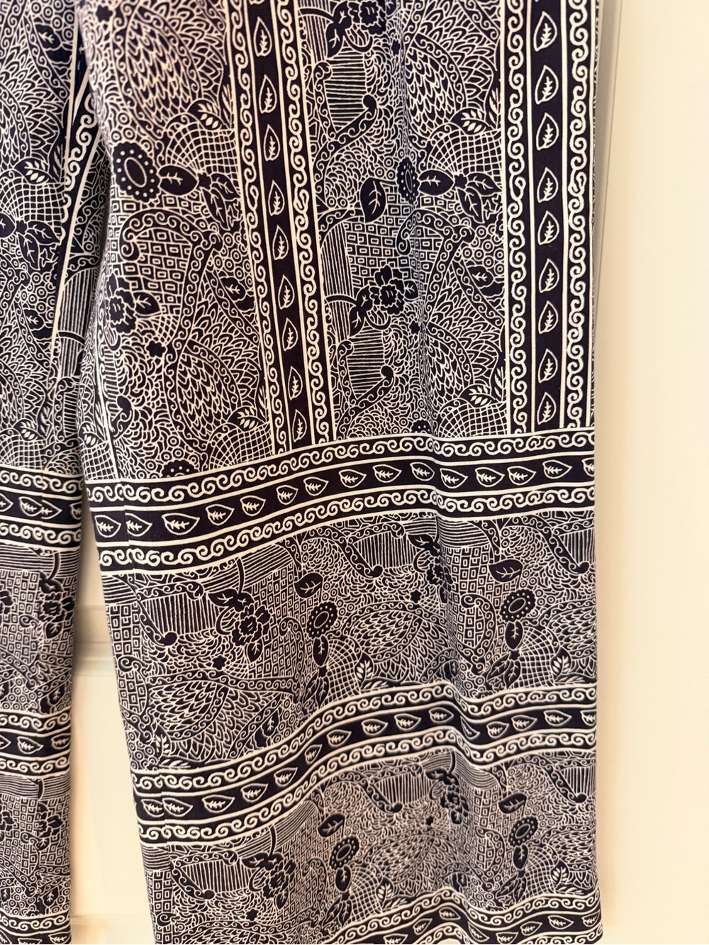 Julia Amory-Navy patterned cropped barrel pants-Medium - Picture 4 of 5